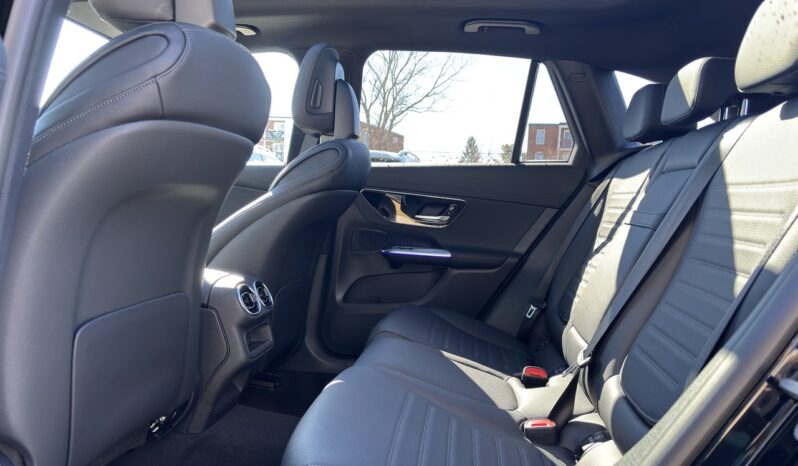 
								2025 Mercedes-Benz GLC 300 4MATIC full									