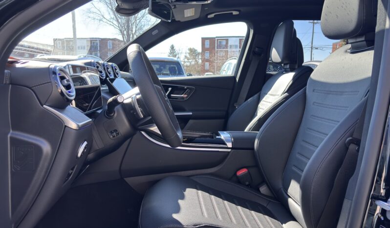 
								2025 Mercedes-Benz GLC 300 4MATIC full									