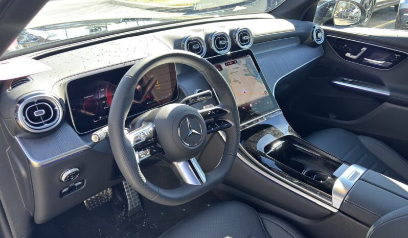 
								2025 Mercedes-Benz GLC 300 4MATIC full									