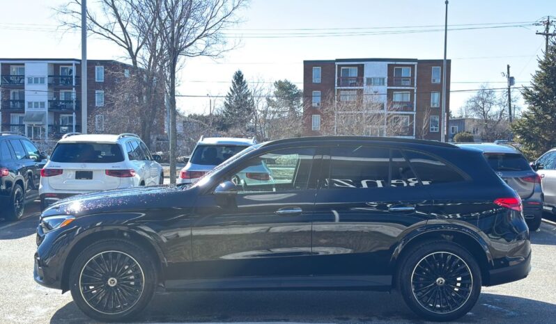 
								2025 Mercedes-Benz GLC 300 4MATIC full									
