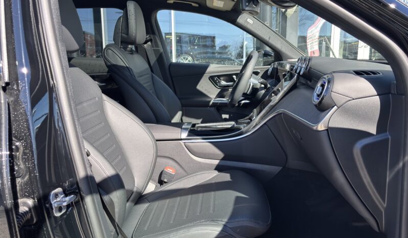 
								2025 Mercedes-Benz GLC 300 4MATIC full									