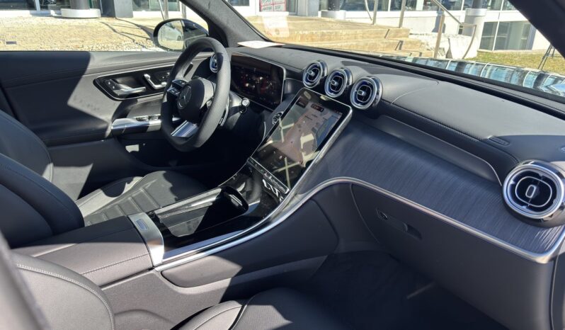 
								2025 Mercedes-Benz GLC 300 4MATIC full									