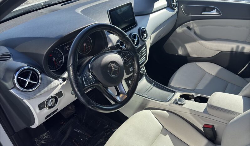 
								2015 Mercedes-Benz B250 4MATIC Sports Tourer full									