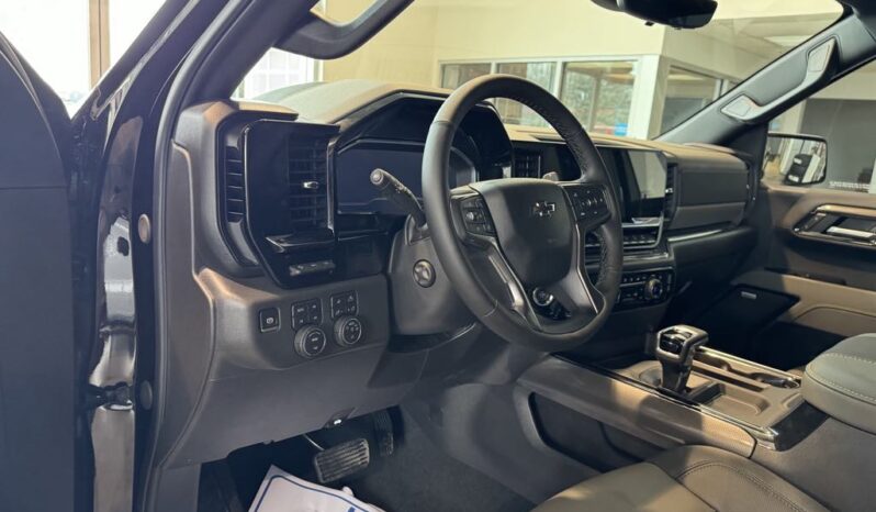 
								2025 Chevrolet Silverado 1500 Crew Cab Short Box 4 full									