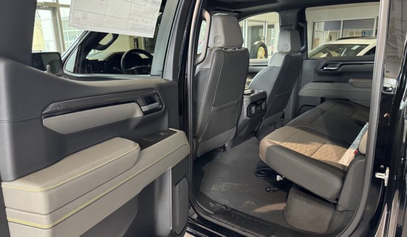 
								2025 Chevrolet Silverado 1500 Crew Cab Short Box 4 full									