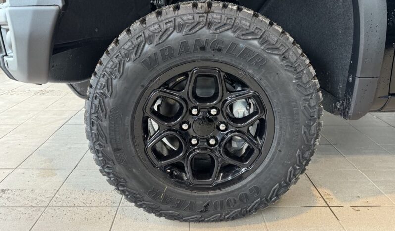 
								2025 Chevrolet Silverado 1500 Crew Cab Short Box 4 full									
