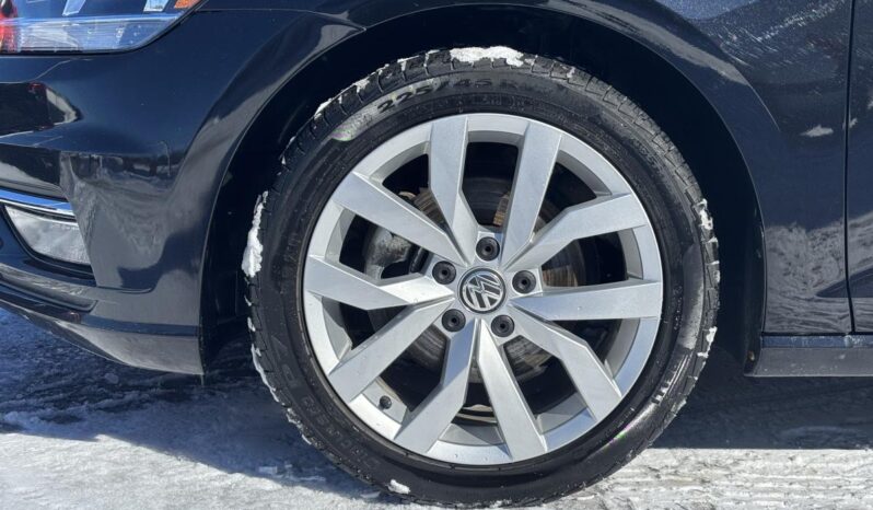 
								2021 Volkswagen Golf full									