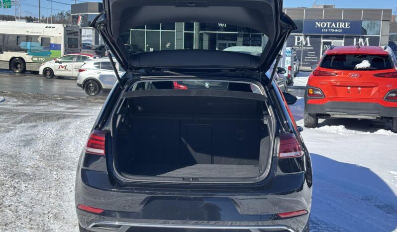 
								2021 Volkswagen Golf full									