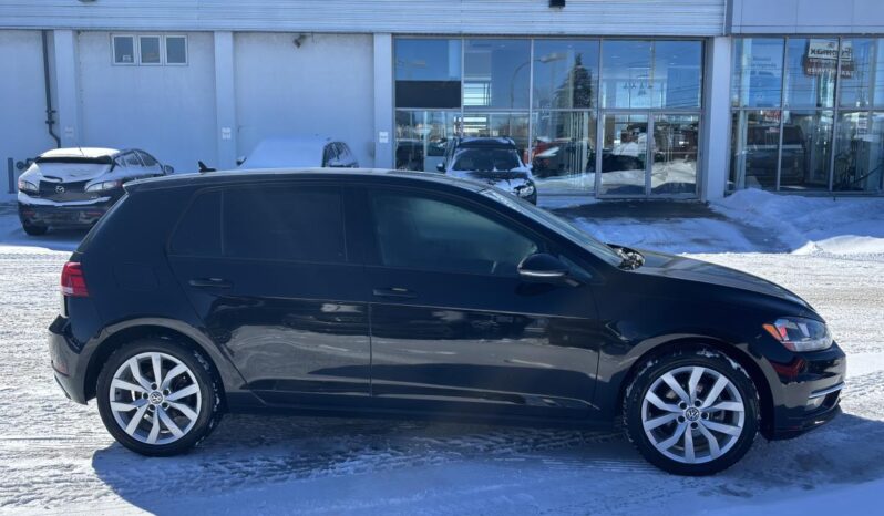 
								2021 Volkswagen Golf full									
