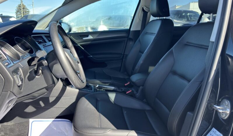 
								2021 Volkswagen Golf full									