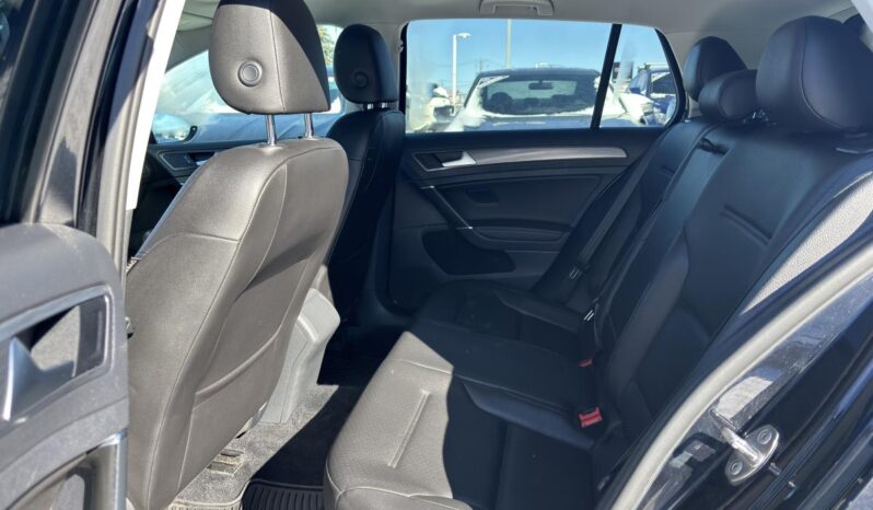 
								2021 Volkswagen Golf full									