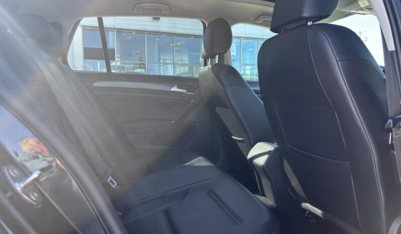 
								2021 Volkswagen Golf full									