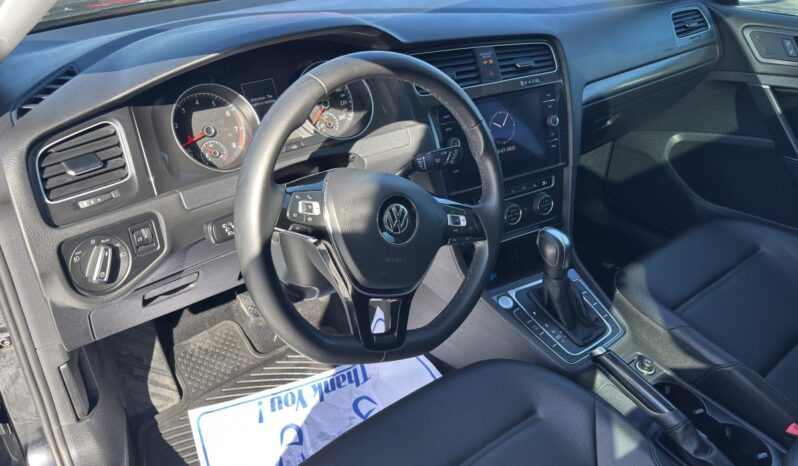 
								2021 Volkswagen Golf full									