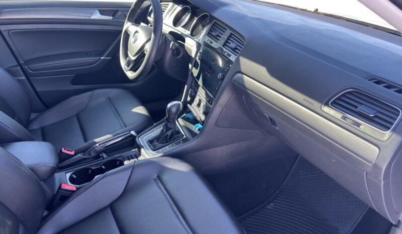 
								2021 Volkswagen Golf full									