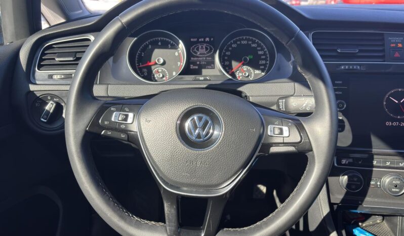 
								2021 Volkswagen Golf full									