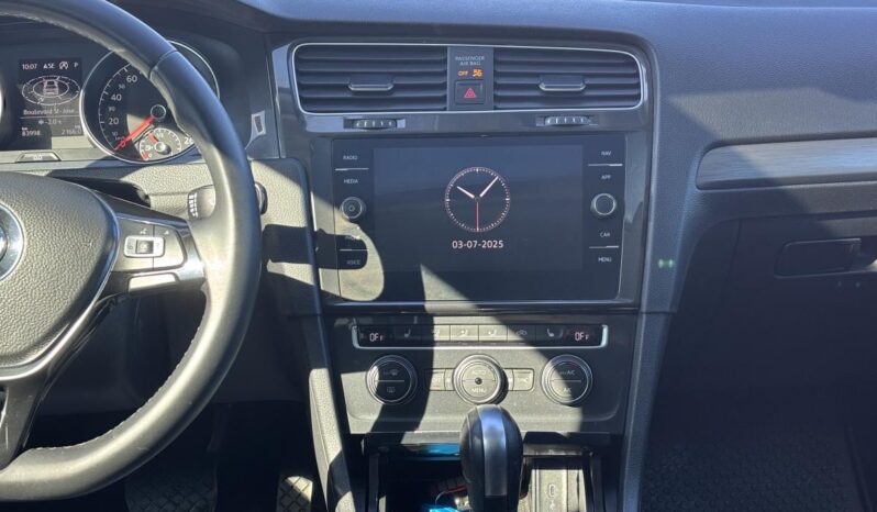 
								2021 Volkswagen Golf full									