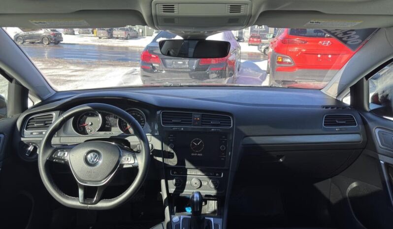 
								2021 Volkswagen Golf full									