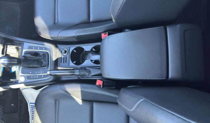 
								2021 Volkswagen Golf full									