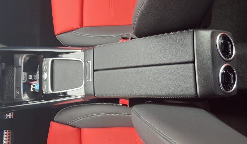 
								2025 Mercedes-Benz GLA AMG 35 4MATIC full									