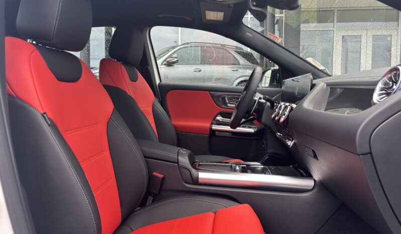 
								2025 Mercedes-Benz GLA AMG 35 4MATIC full									