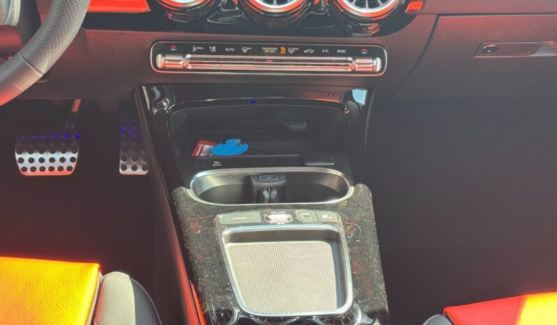 
								2025 Mercedes-Benz CLA 250 4MATIC full									