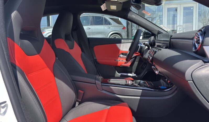 
								2025 Mercedes-Benz CLA 250 4MATIC full									