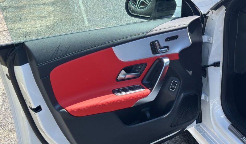 
								2025 Mercedes-Benz CLA 250 4MATIC full									