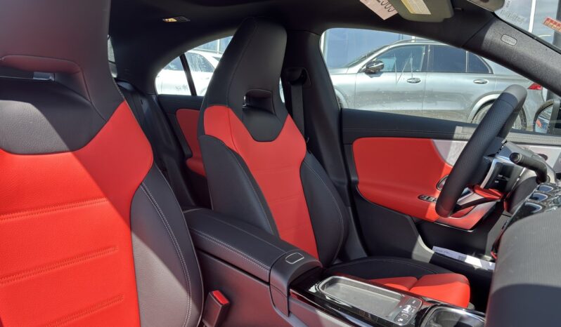 
								2025 Mercedes-Benz CLA 250 4MATIC full									