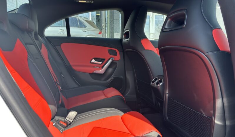 
								2025 Mercedes-Benz CLA 250 4MATIC full									
