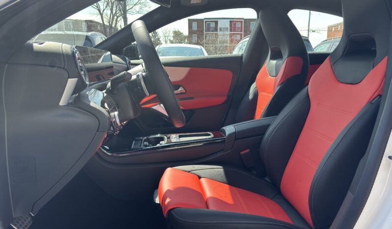 
								2025 Mercedes-Benz CLA 250 4MATIC full									