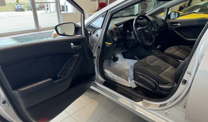 
								2016 Kia Forte 4 Ex – At full									