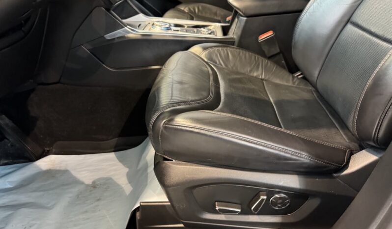 
								2020 Ford Explorer Platinum full									