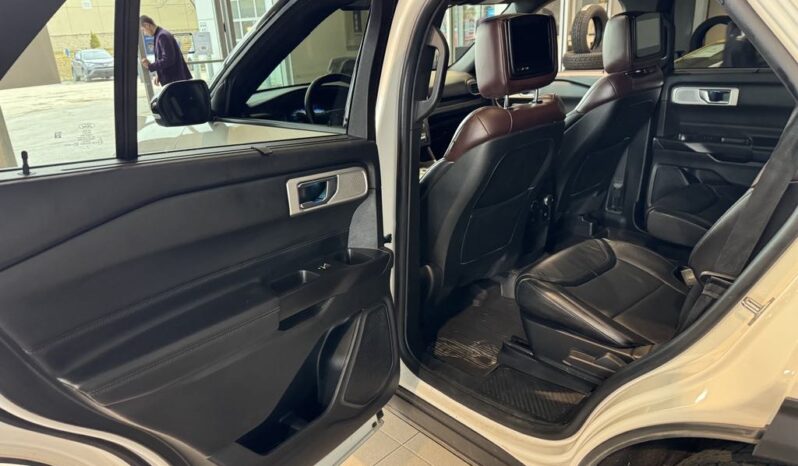 
								2020 Ford Explorer Platinum full									