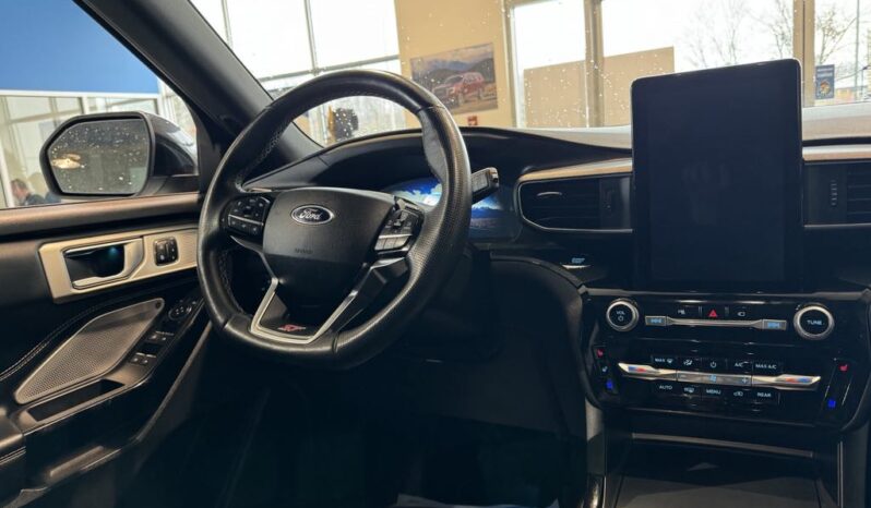 
								2021 Ford Explorer ST full									