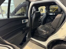 
										2021 Ford Explorer ST full									