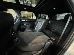 
										2021 Ford Explorer ST full									