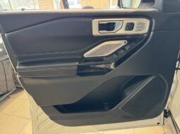 
										2021 Ford Explorer ST full									