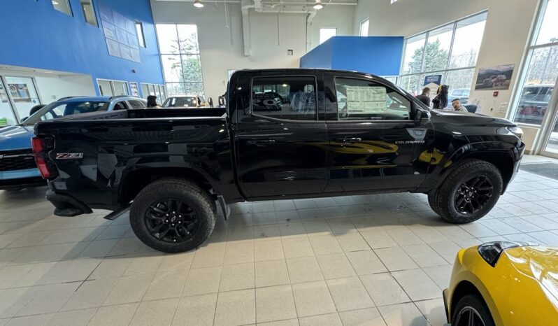 
								2025 Chevrolet Colorado Crew Cab Short Box 4 full									