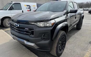 2025 Chevrolet Colorado Crew Cab Short Box 4