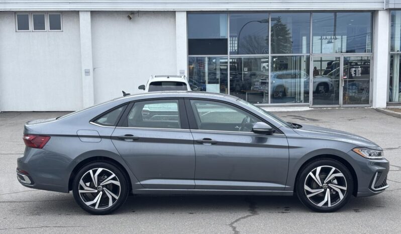 
								2025 Volkswagen Jetta Highline Auto full									