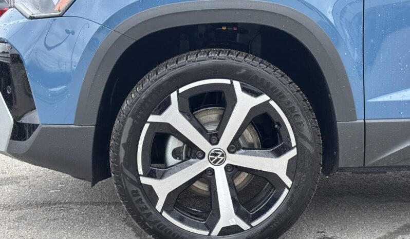 
								2025 Volkswagen Taos Highline 4motion full									