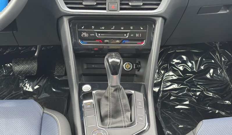 
								2025 Volkswagen Taos Highline 4motion full									