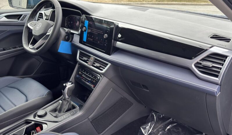 
								2025 Volkswagen Taos Highline 4motion full									