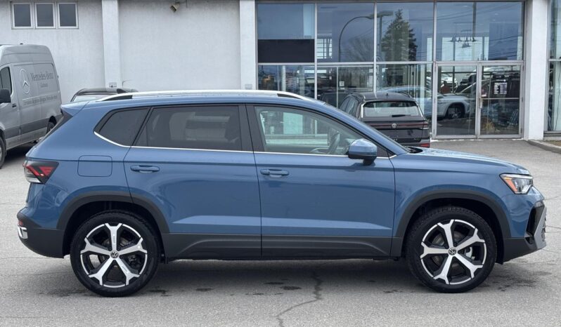 
								2025 Volkswagen Taos Highline 4motion full									