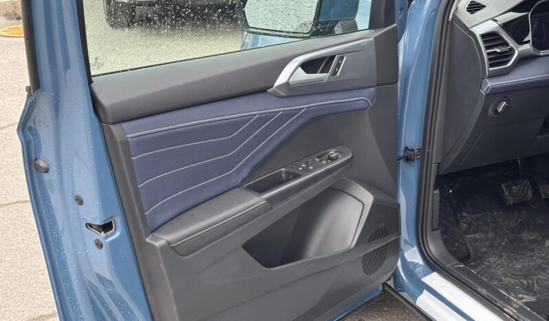 
								2025 Volkswagen Taos Highline 4motion full									