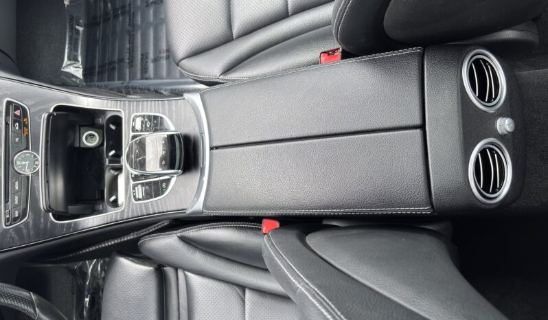 
								2018 Mercedes-Benz C300 4MATIC Sedan full									