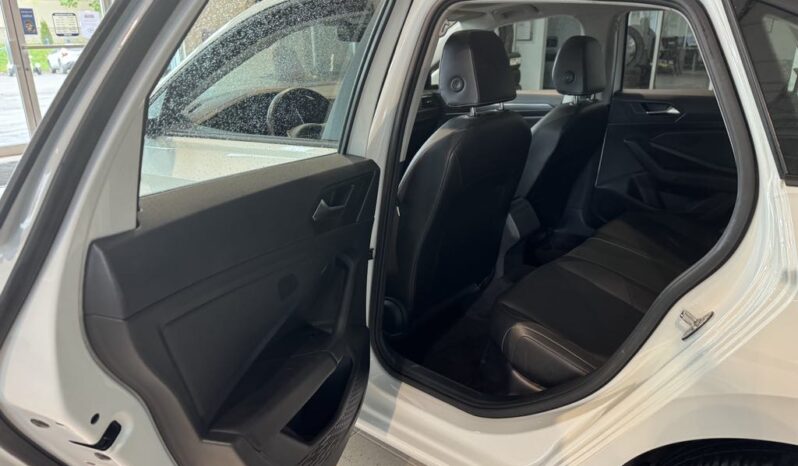 
								2019 Volkswagen Jetta Highline 1.4t 8sp At full									
