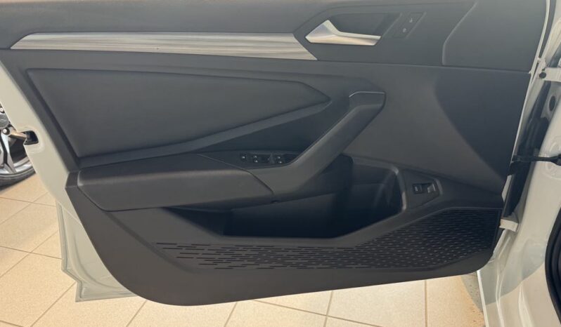 
								2019 Volkswagen Jetta Highline 1.4t 8sp At full									