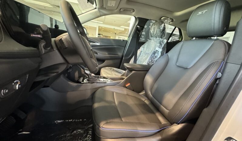 
								2025 Buick Encore GX Sport Touring Awd full									