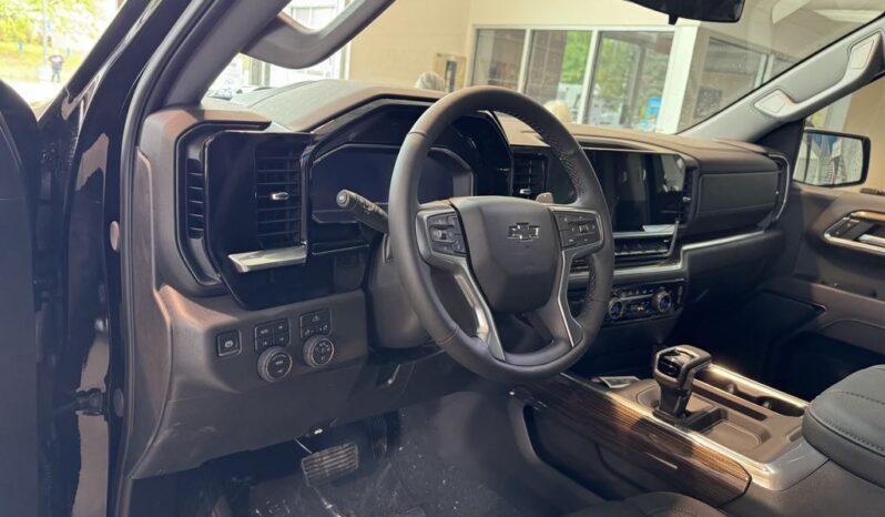 
								2025 Chevrolet Silverado 1500 Crew Cab Short Box 4 full									